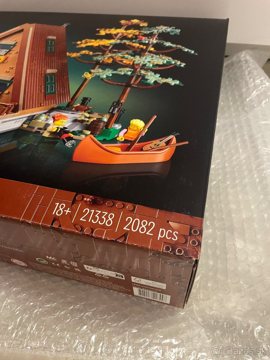LEGO Ideas 21338 Chata „Áčko“ - 2