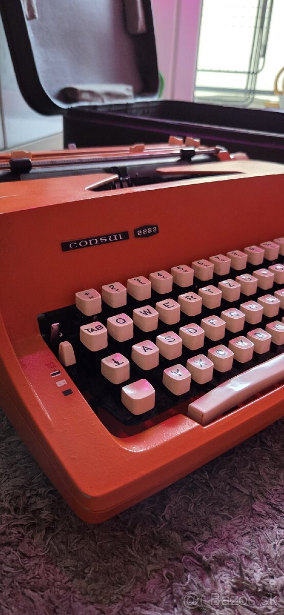 Darujem funkčný písací stroj Consul 2223 - 2