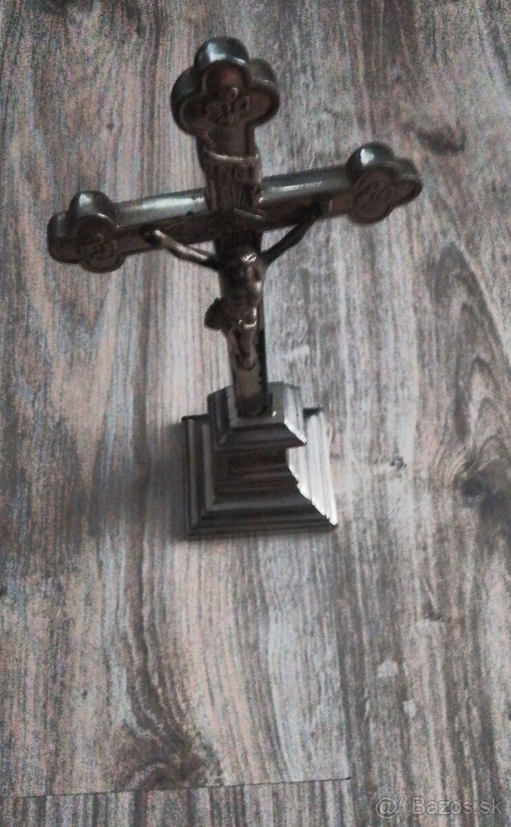 Starý menší kríž s Ježišom z kovu - 2