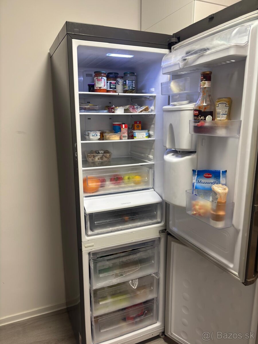 Chladnička Samsung s nádobou na studenú vodu - 2