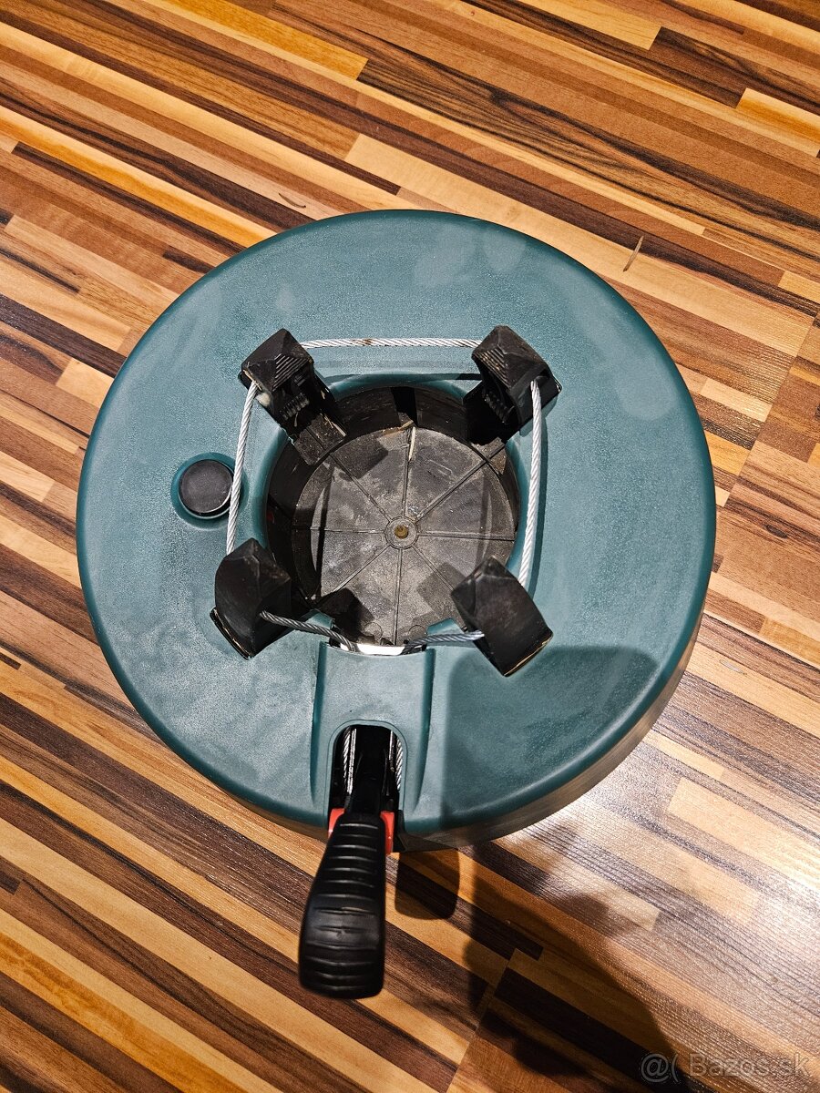 Stojan na stromcek plastovy - 2