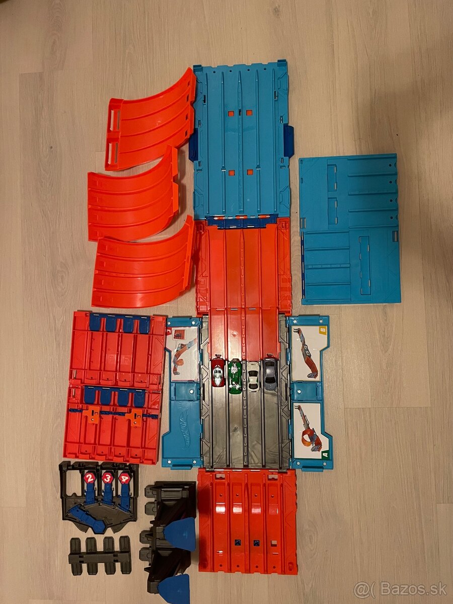 HOT WHEELS – Kompletný skladací set + autíčka - 2