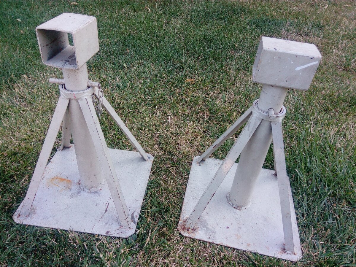 Podpera pod auto. - 2