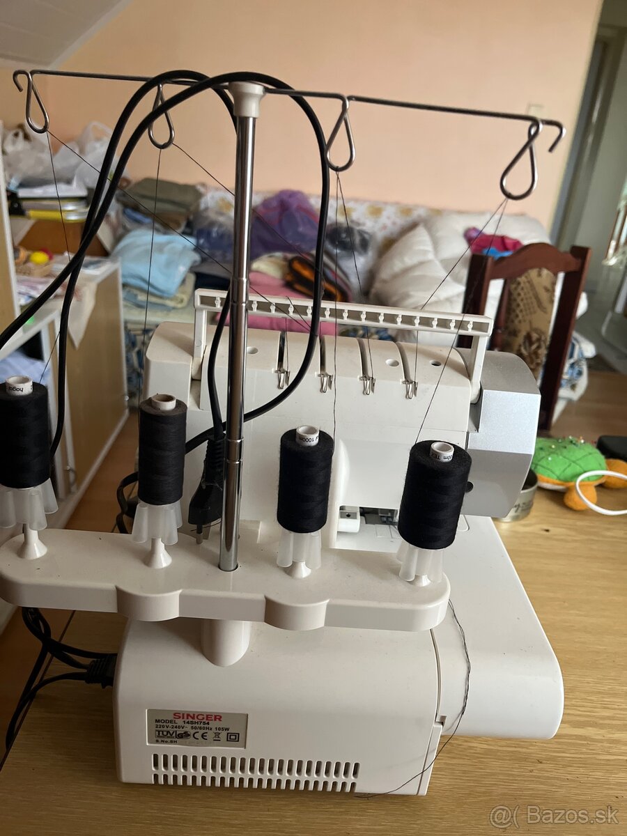Šijací/endlovací stroj Singer - 2
