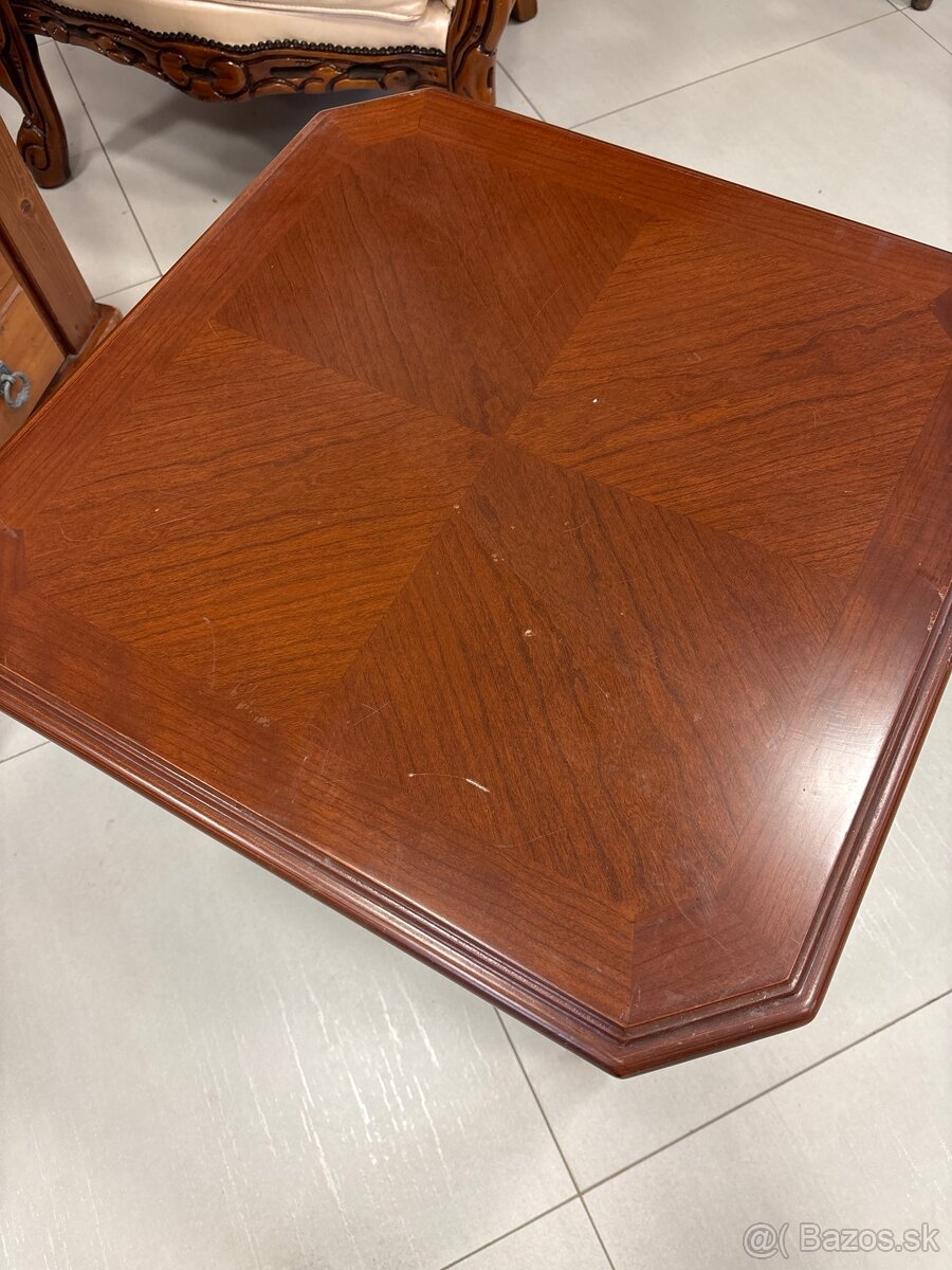 Elegantný drevený stolík – klasický štýl, masívne drevo - 2