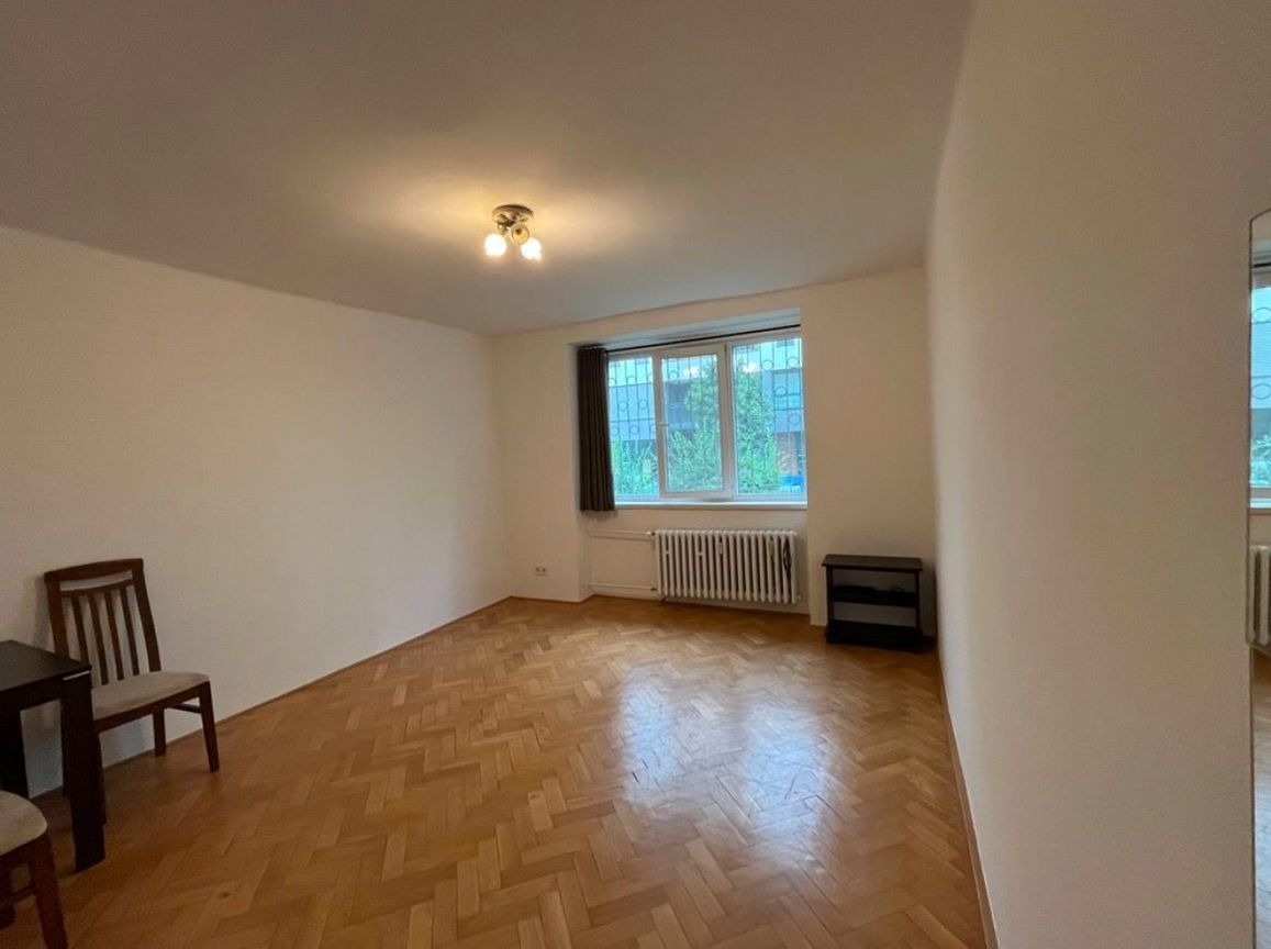 Kompletne zariadená garsónka, ul.Blumentálska, Bratislava I - 2