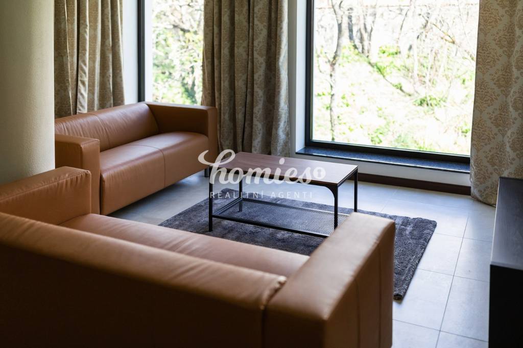 PRENÁJOM 3 izbový luxusný byt priamo v centre Nitry s parkov - 2