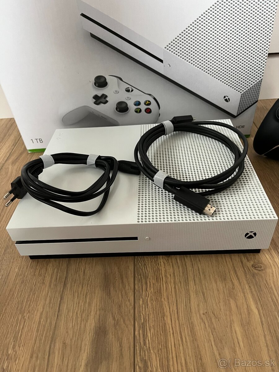 Xbox One S 1TB + ovládač + dokovacia stanica - 2
