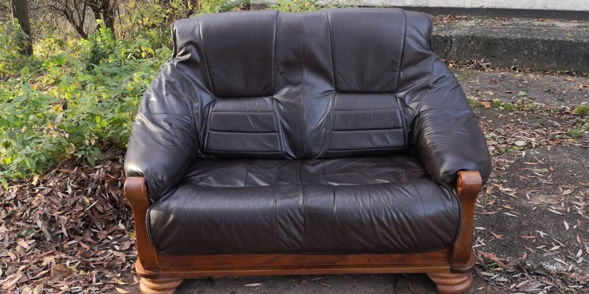 Kožená dvojsedačka s masivnym drevom - 2
