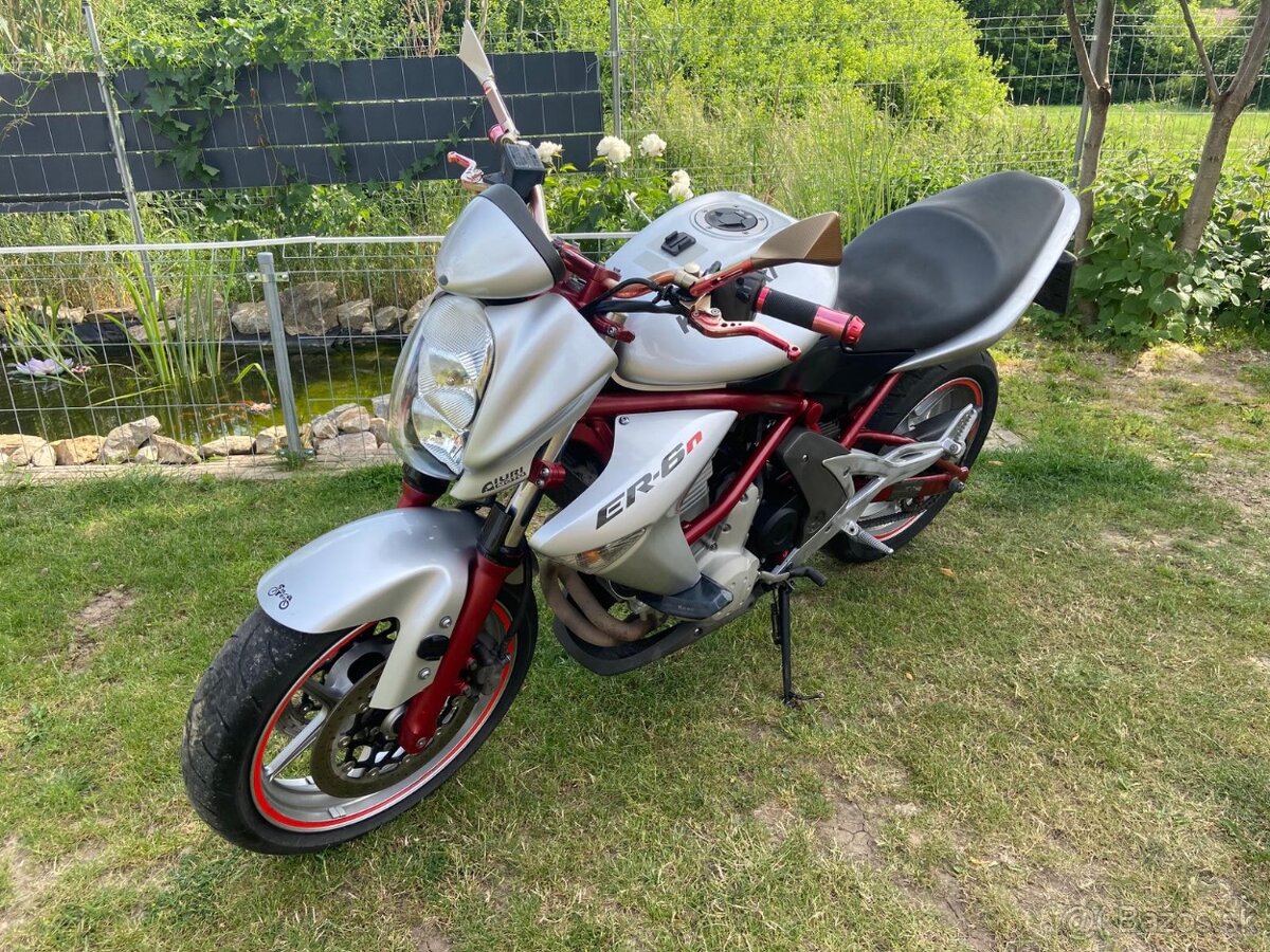 Kawasaki ER6N - 2