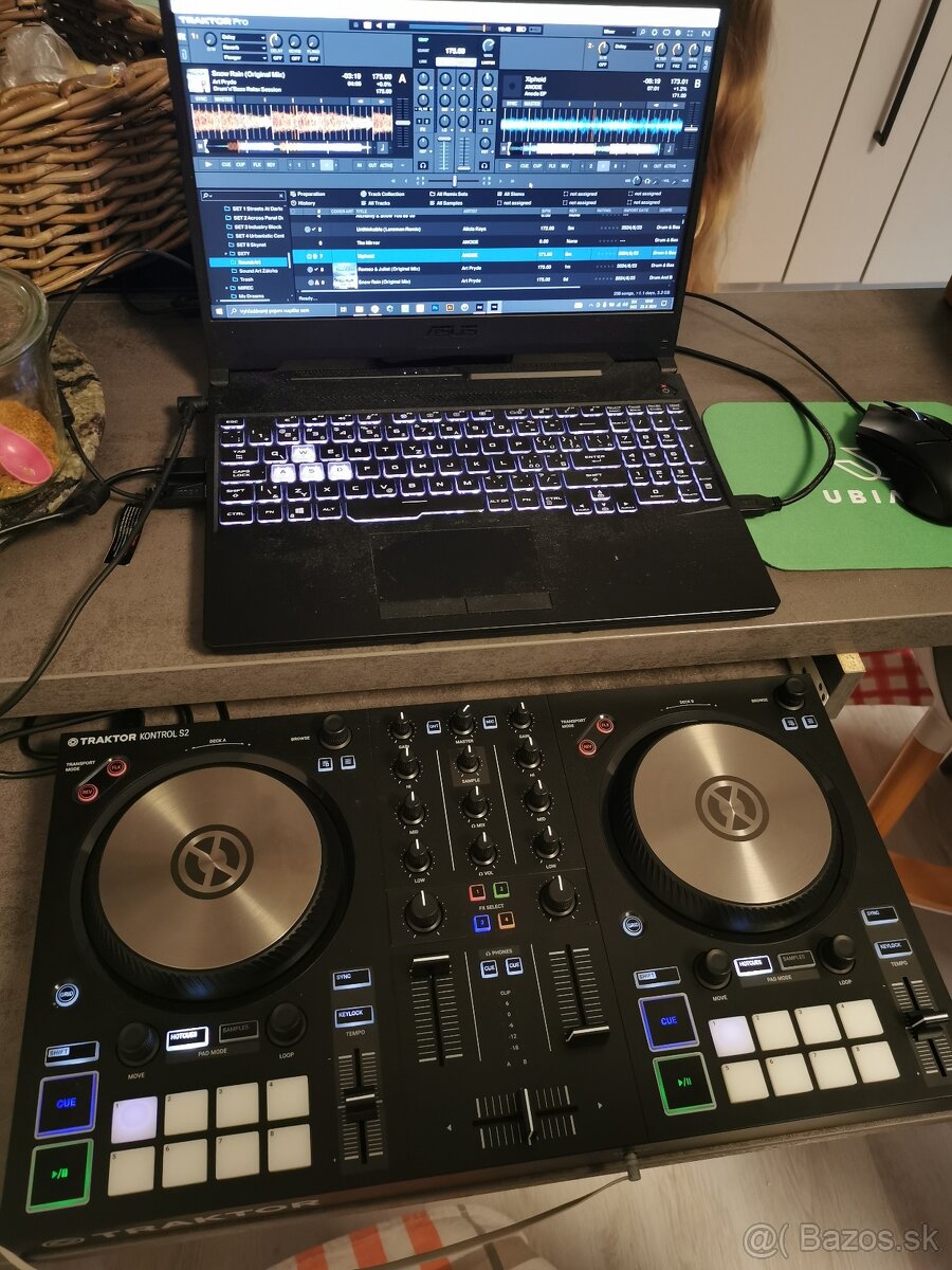 DJ pult Traktor Kontrol S2 MK3 - 2