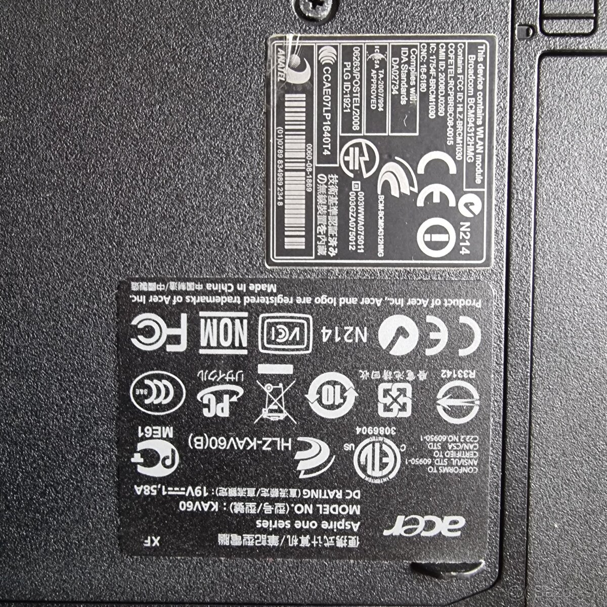 ACER Aspire one KAV60 - 2
