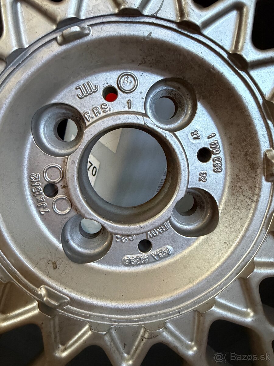 BMW e30 predam neposkodeny disk s original Pirelli P600 pneu - 2