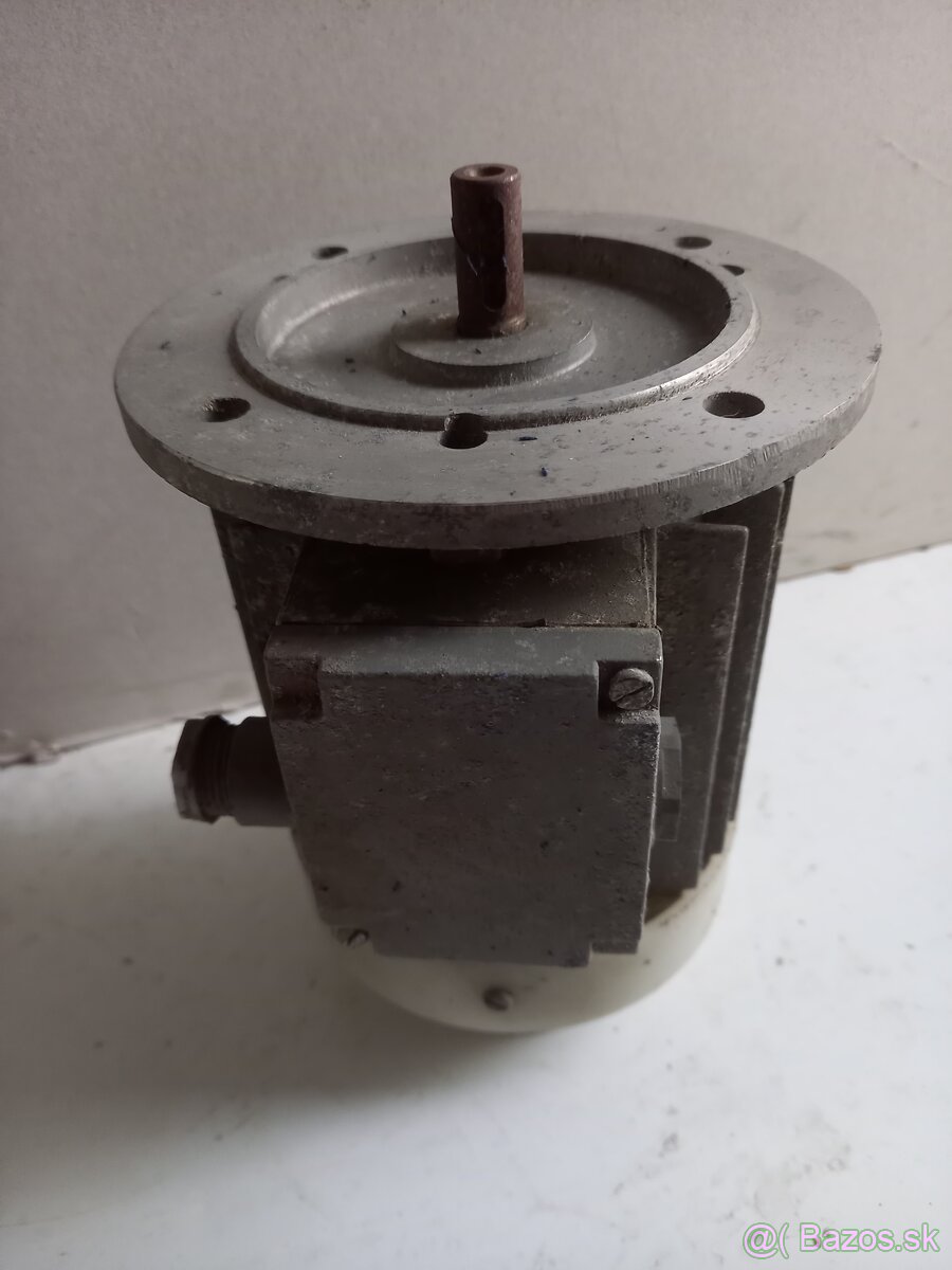 Elektromotor 0,37kw,1385 ot/min - 2