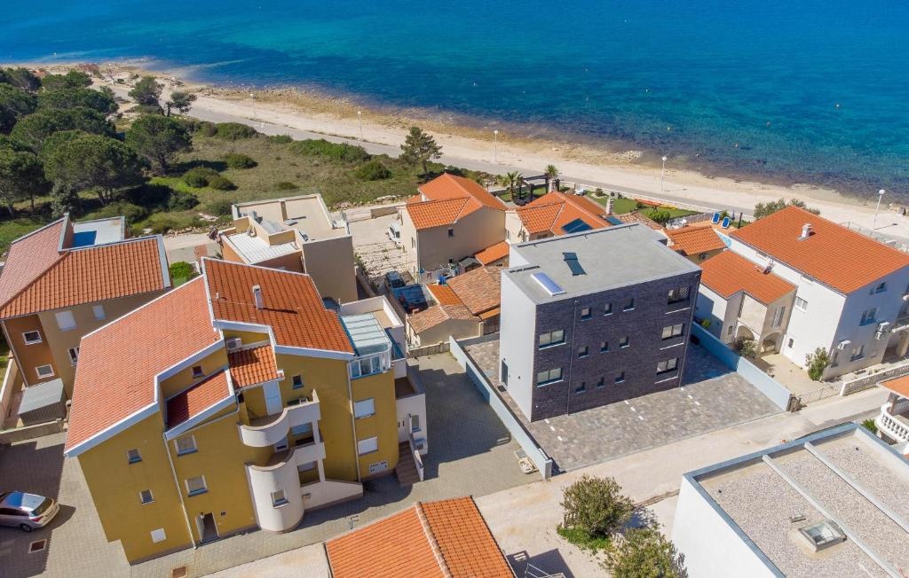 Chorvátsko 3 izbový krásny apartmán 50 metrov od mora. - 2