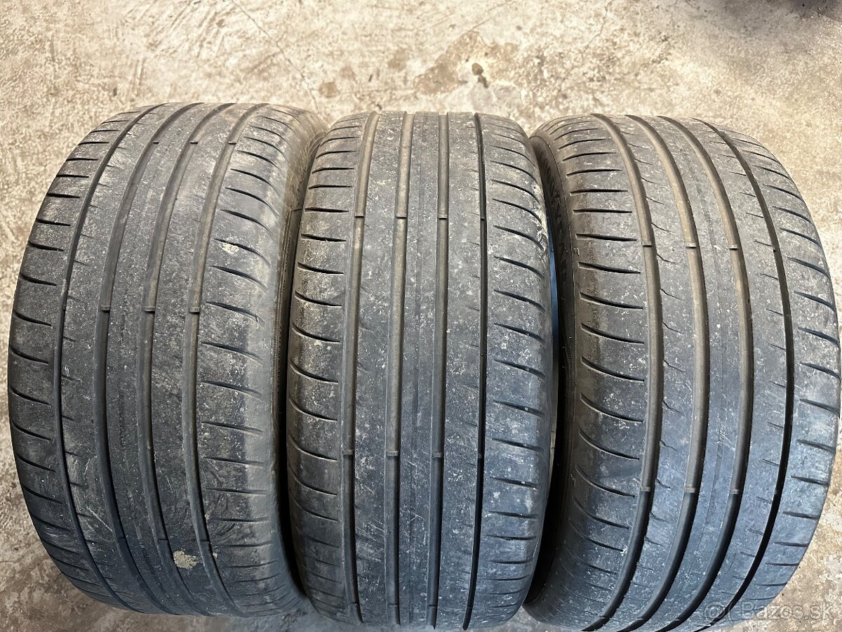 245/40R18 - 2