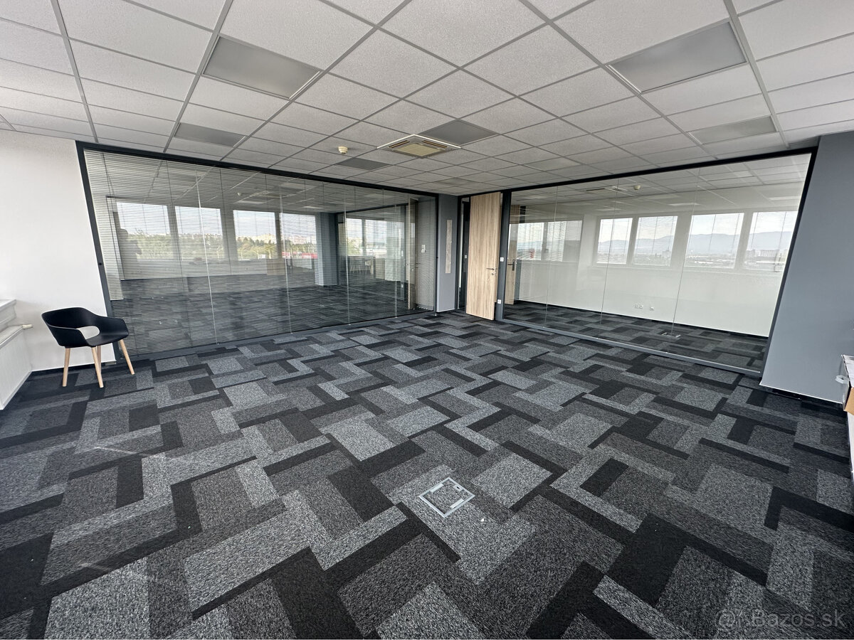 Moderné kancelárske priestory - 660 m2 - na Juhu - 2