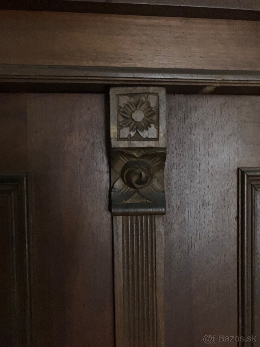 Stará / starožitná skriňa - 2