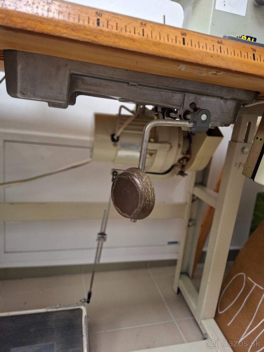 Priemyselný šijací stroj značky Global - 2