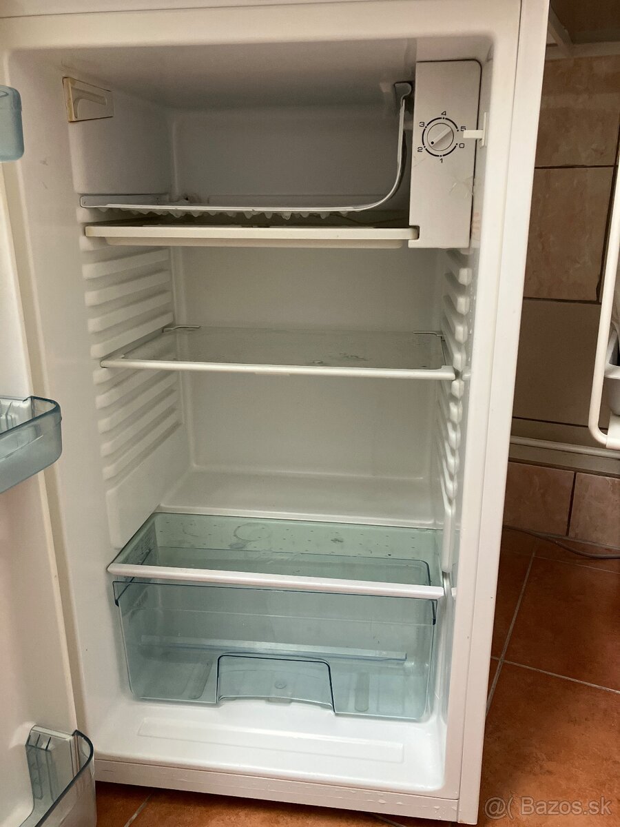 Malá chladnička s mrazákom Exquisit - 2