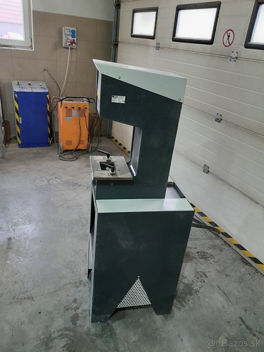 Predam vysekavací lis - 2