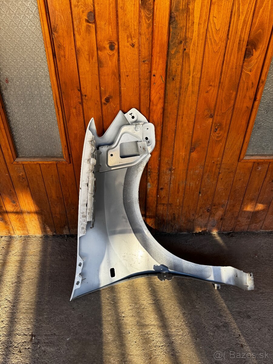 Dacia Logan Dacia Sandero 2008- ľavý blatník - 2