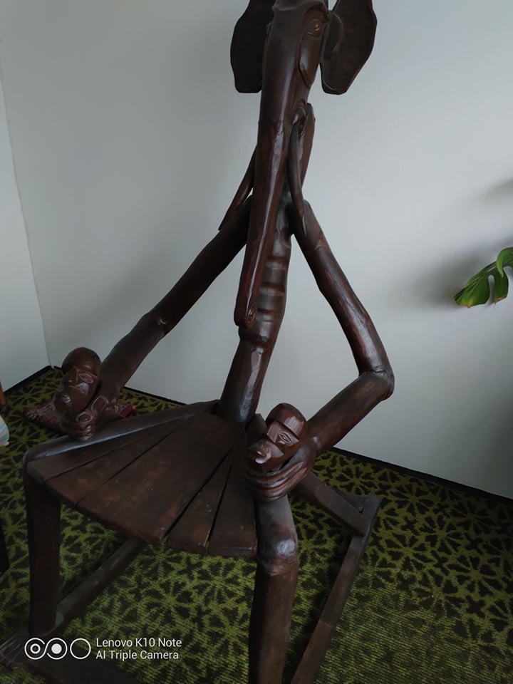 Predám krásne starožitné vyrezávané kreslo - 2