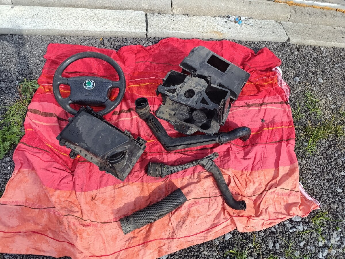 Skoda octavia 1 1.9 volant kryt baterky - 2