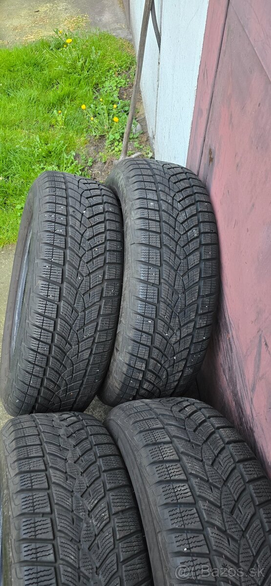 215-65-17-99V-GoodYear-dot:3920-dezén:6mm - 2