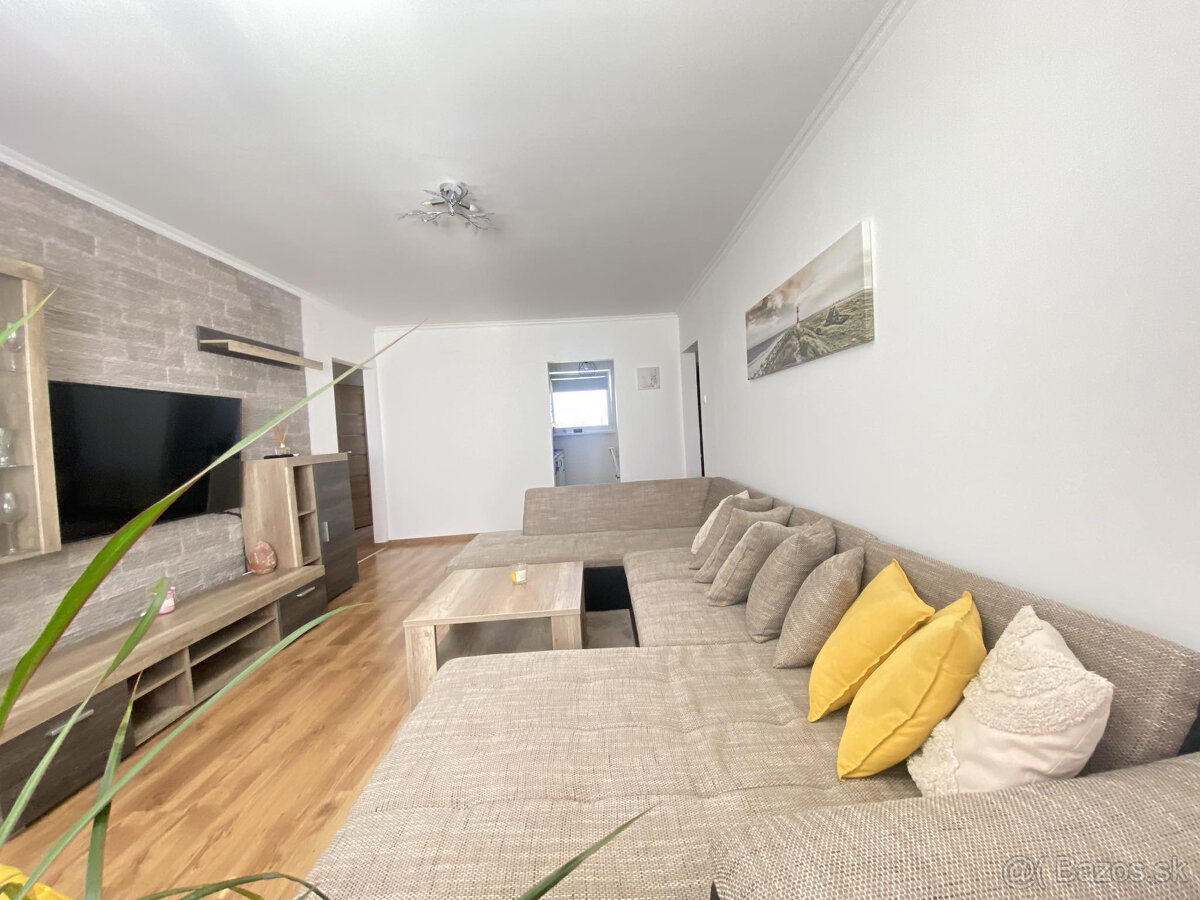 NA PREDAJ kompletne zariadený 3 izbový by po rekonštrukcii - 2