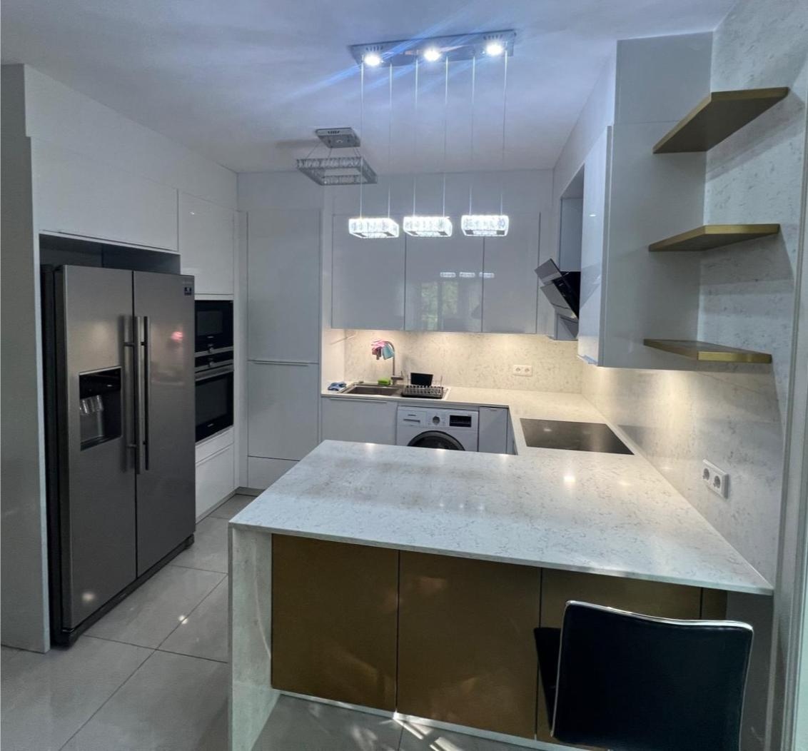 Moderná kuchyňa v bielom lesku KARIN - 2