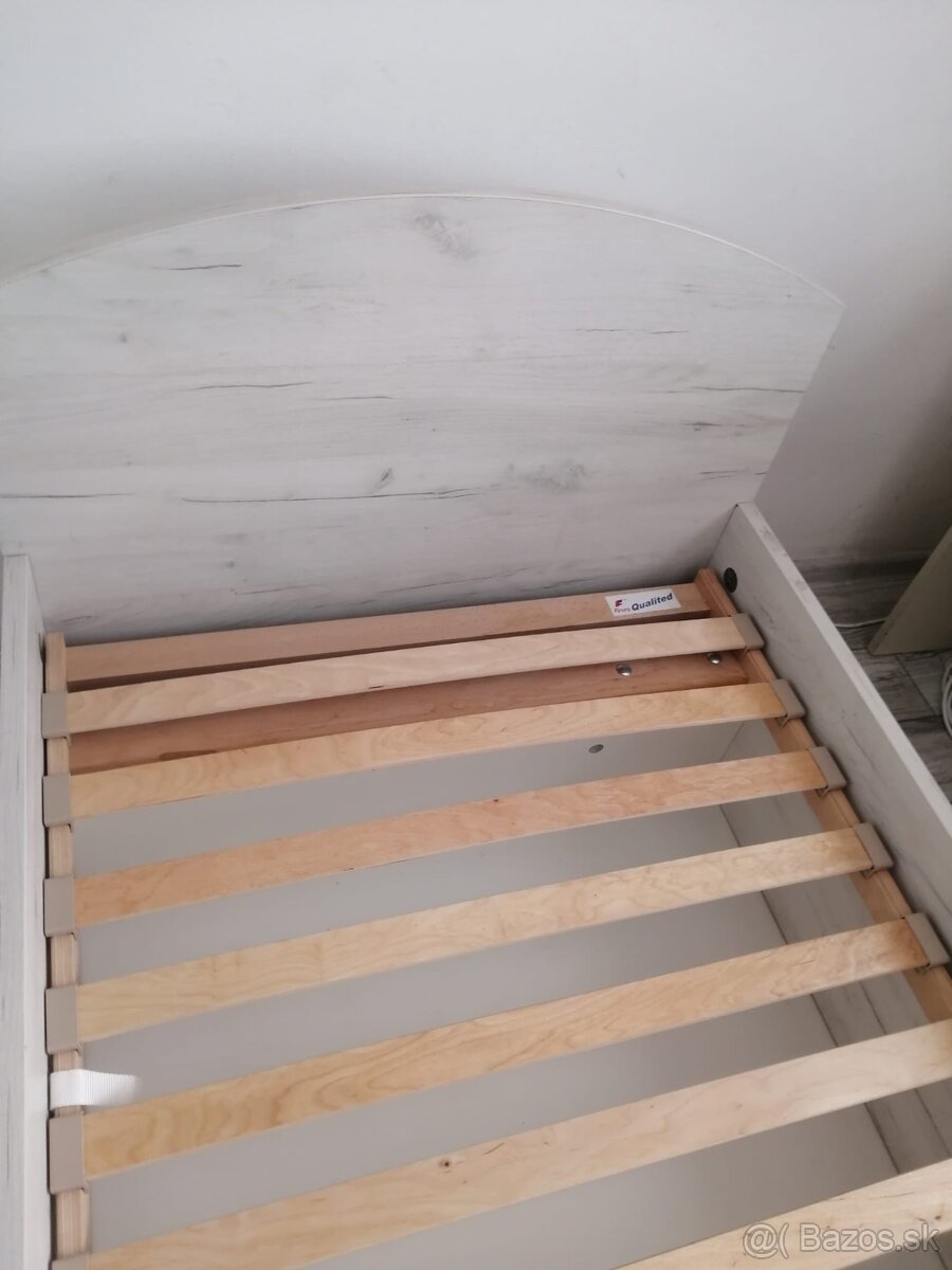 Jednolôžková posteľ s matracom - 2