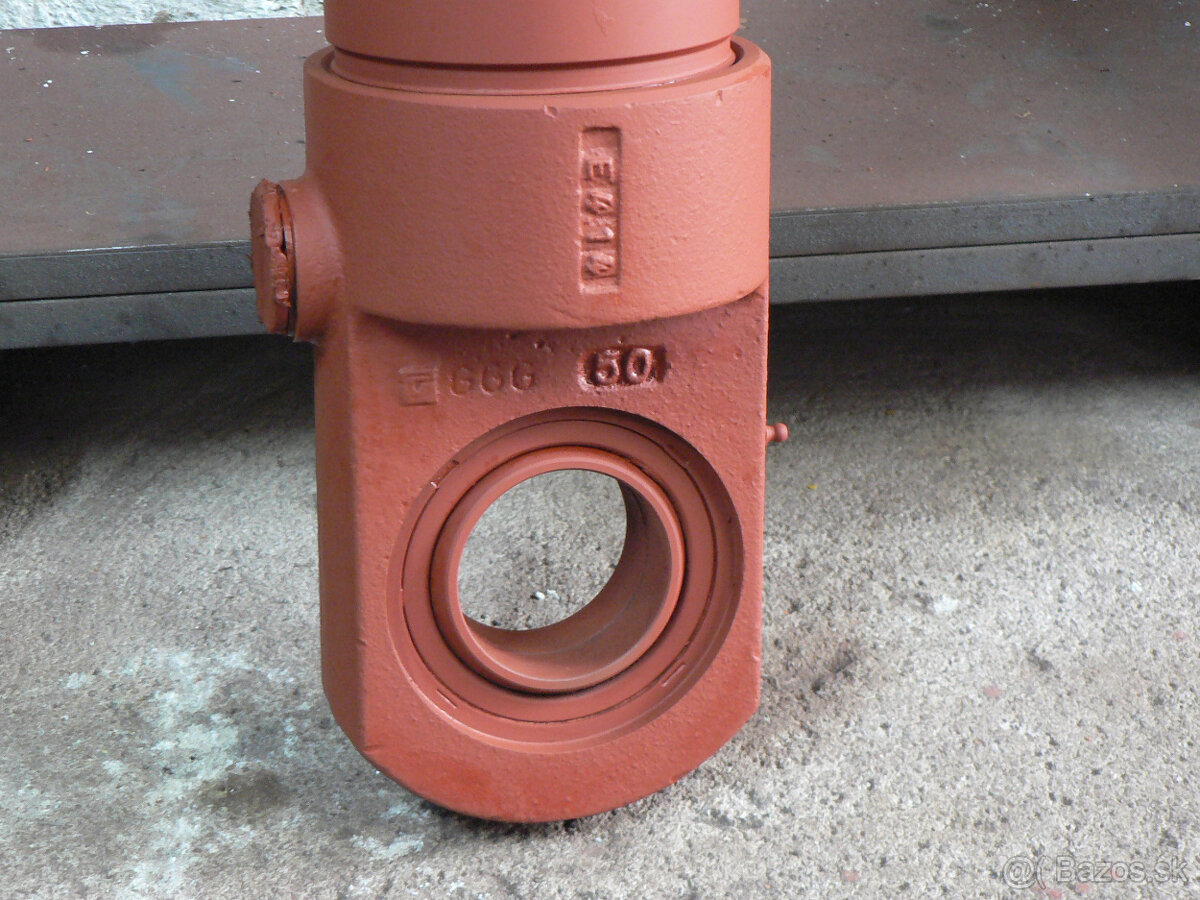 Hydraulické piesty. - 2