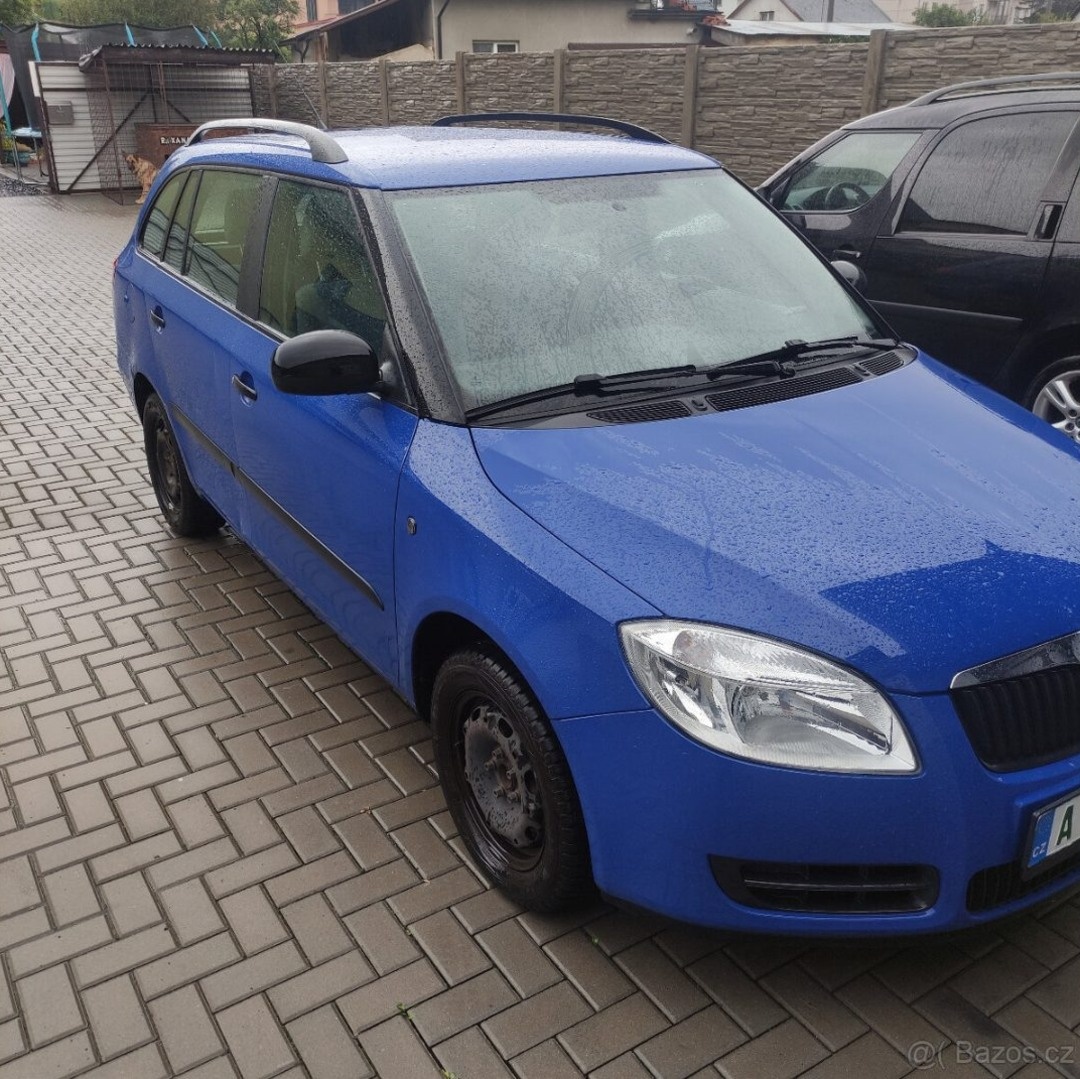 Skoda Fabia 2 1.4 MPI kombi modrá - 2