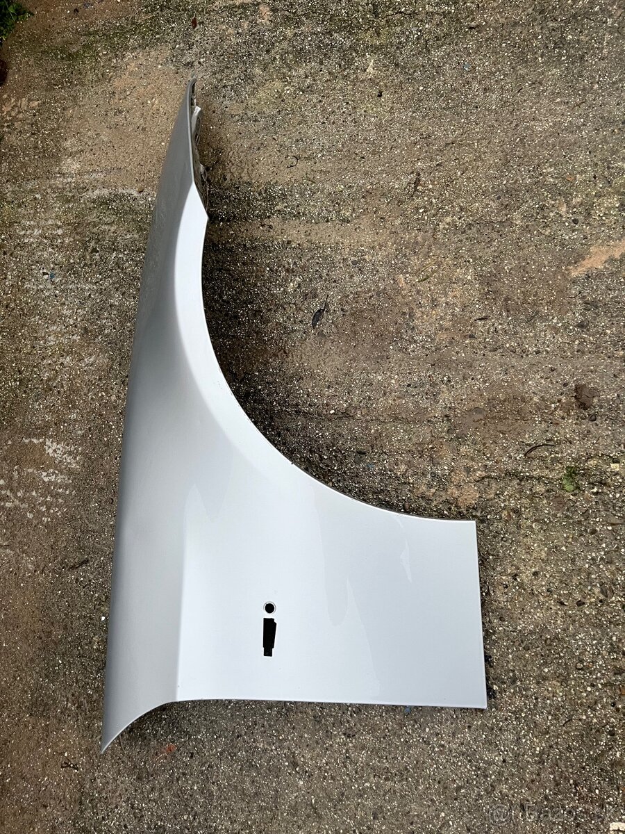 Predám predný blatnik BMW e9 - 2