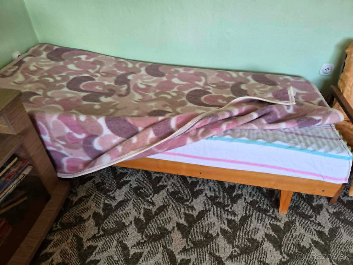 2× kvalitná pevná drevená posteľ – váľanda - 2