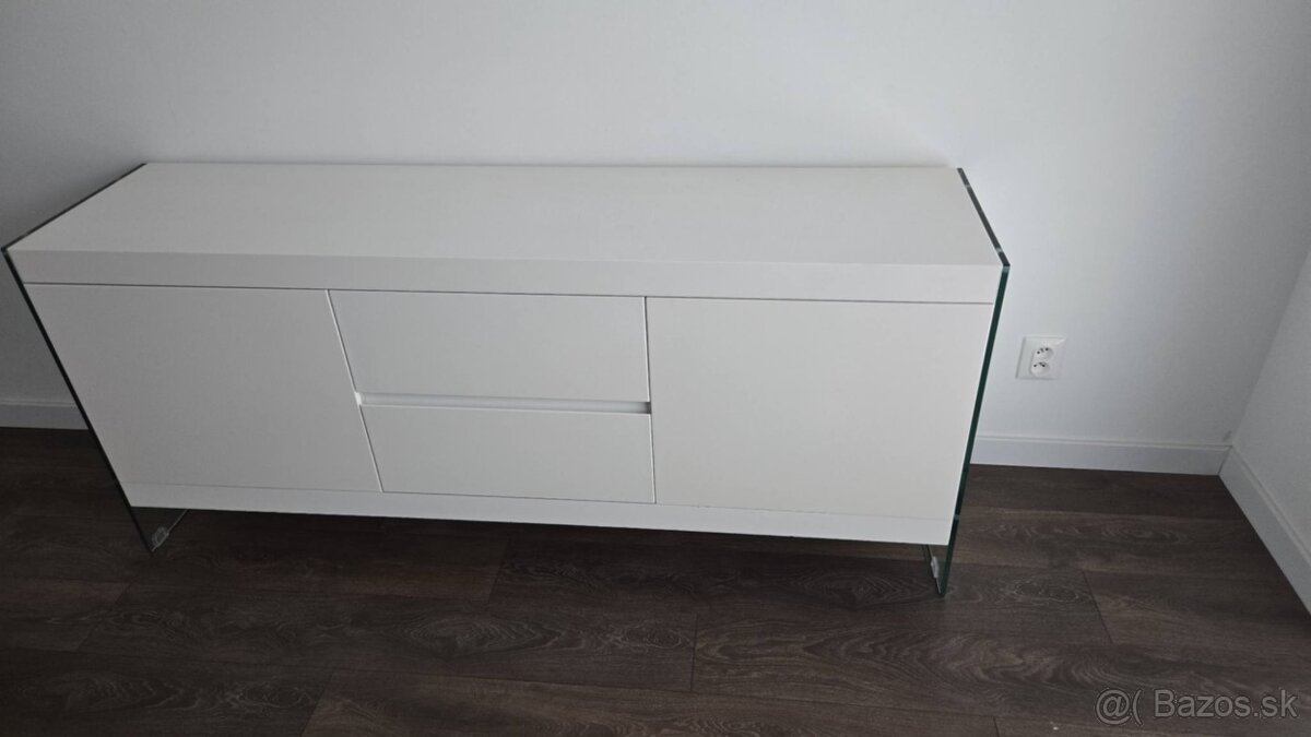 Komoda a stolik - 2
