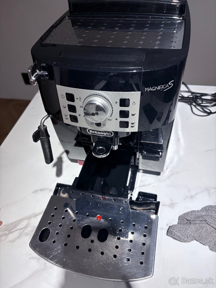 Predám automatický kávovar De’longhi magnifica S - 2