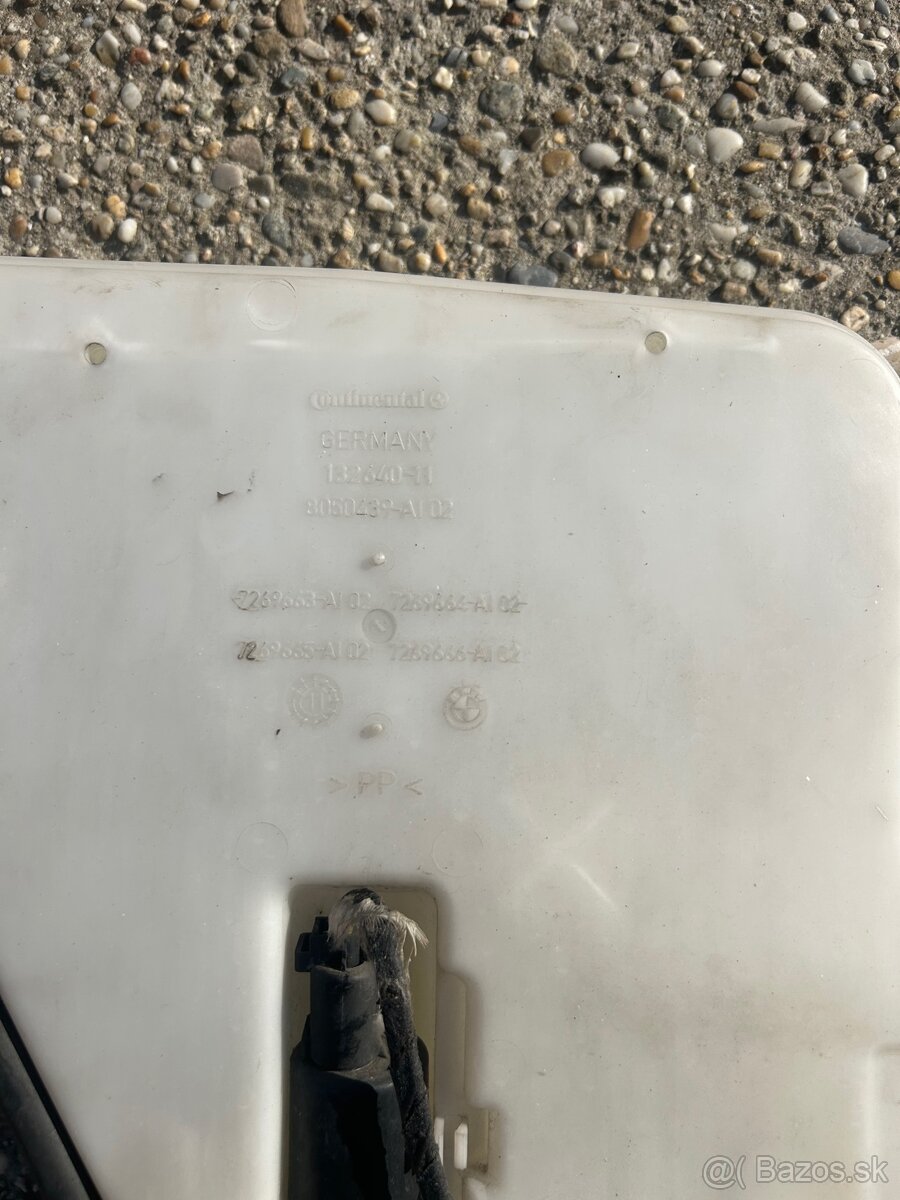 Nádoba na ostrekovace BMW f10 - 2