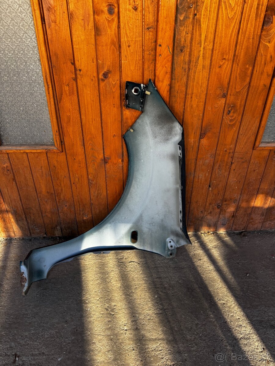 Ford Fiesta 2002-2008 pravý blatník - 2