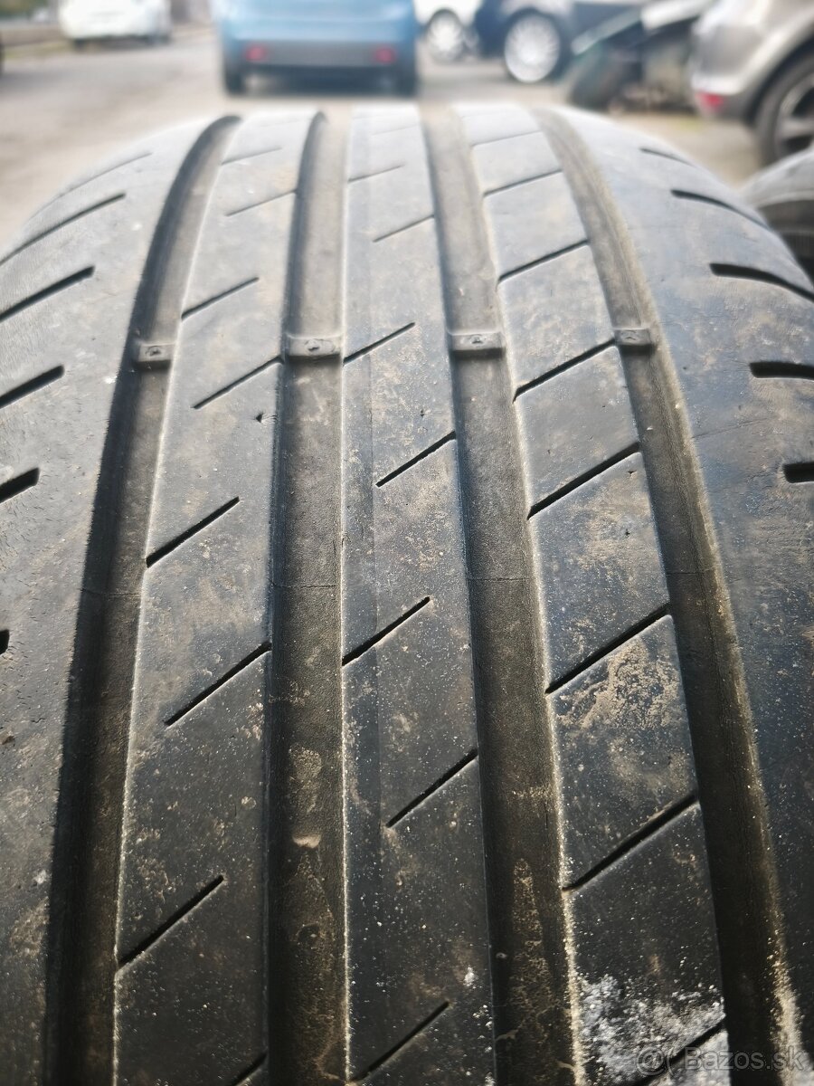 225/50R17 - 2