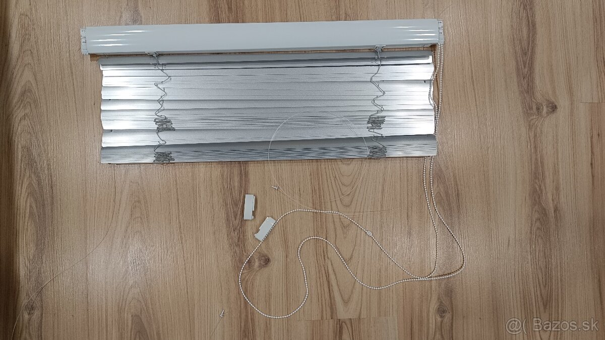 Predam plastove strieborne zaluzie - 2