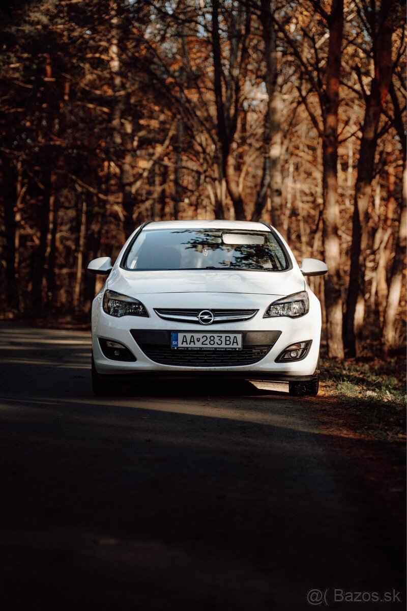 Opel Astra J Sports Tourer 2.0 CDTi - 2