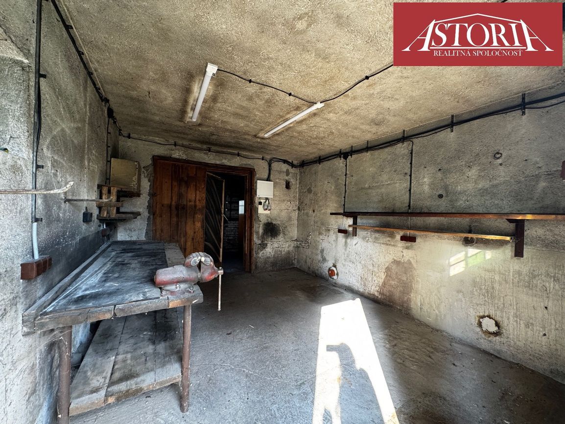 PRENÁJOM - Garáž pri rodinnom dome - Martin - Na Bystričku 4 - 2