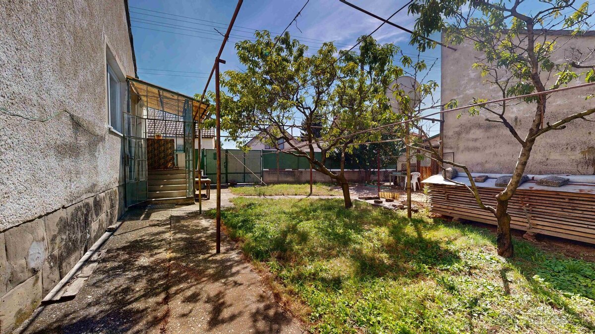 PREDAJ – STARŠÍ TEHLOVÝ RODINNÝ DOM V HRNČIAROVCIACH NAD PAR - 2