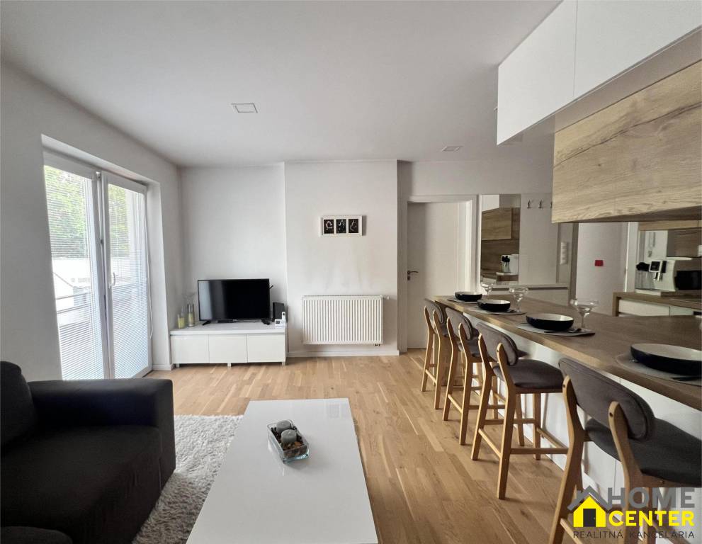 PREDAJ 3 izbový, tehlový byt s garážou v centre - KOMÁRNO - 2