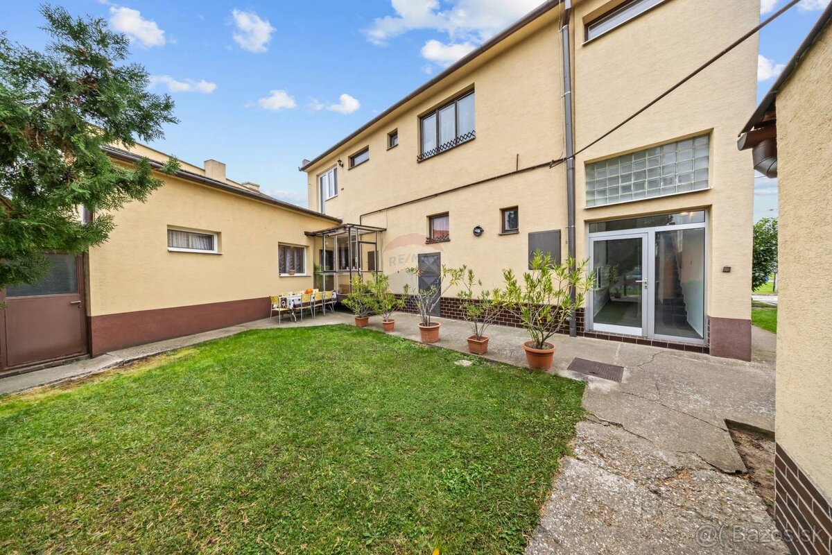 REMAX ponúka na predaj rodinný dom s dvomi bytovými jednotka - 2