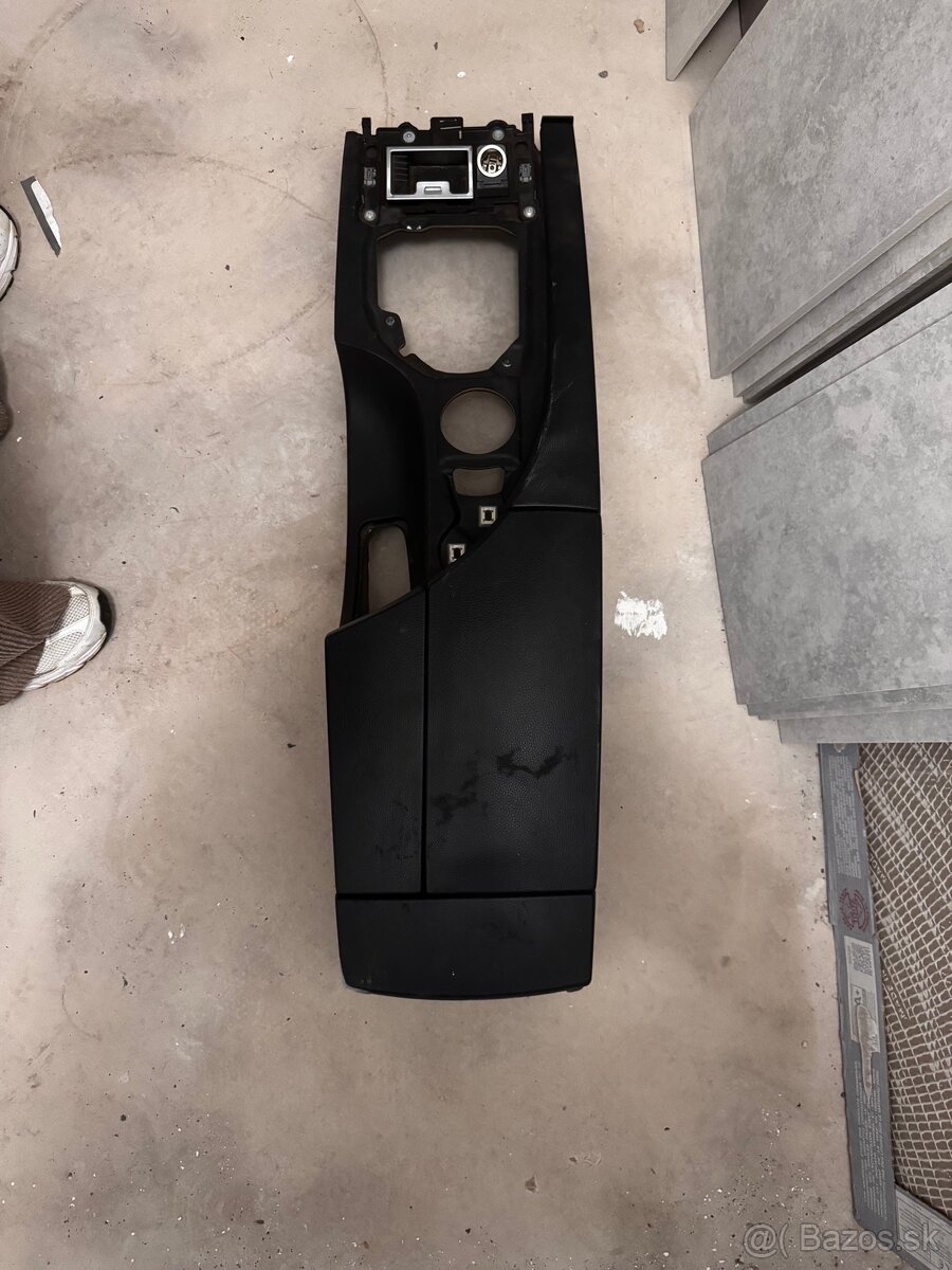 Laktova opierka BMW E61 - 2