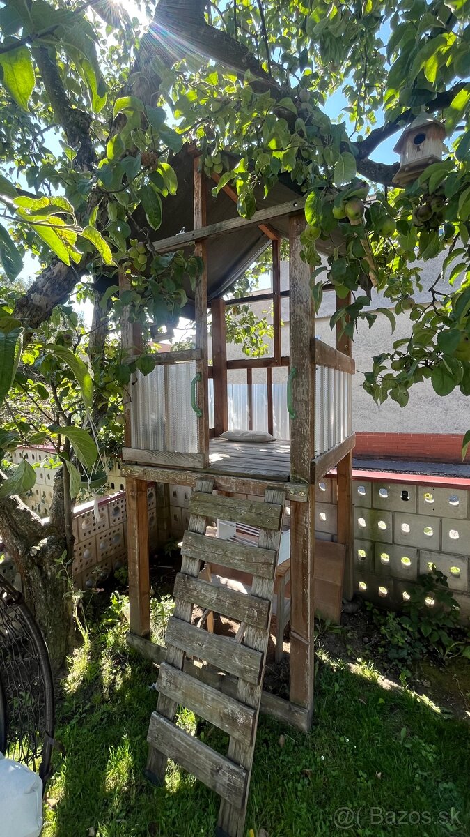 Desky domcek, ihrisko - 2