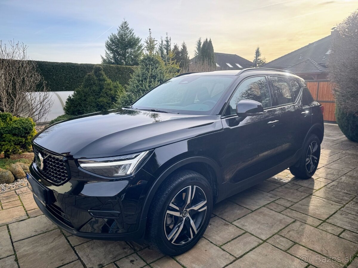 Volvo XC40, B3 AUT PLUS BLACK EDITION , DPH , 2/2026, 900km - 2